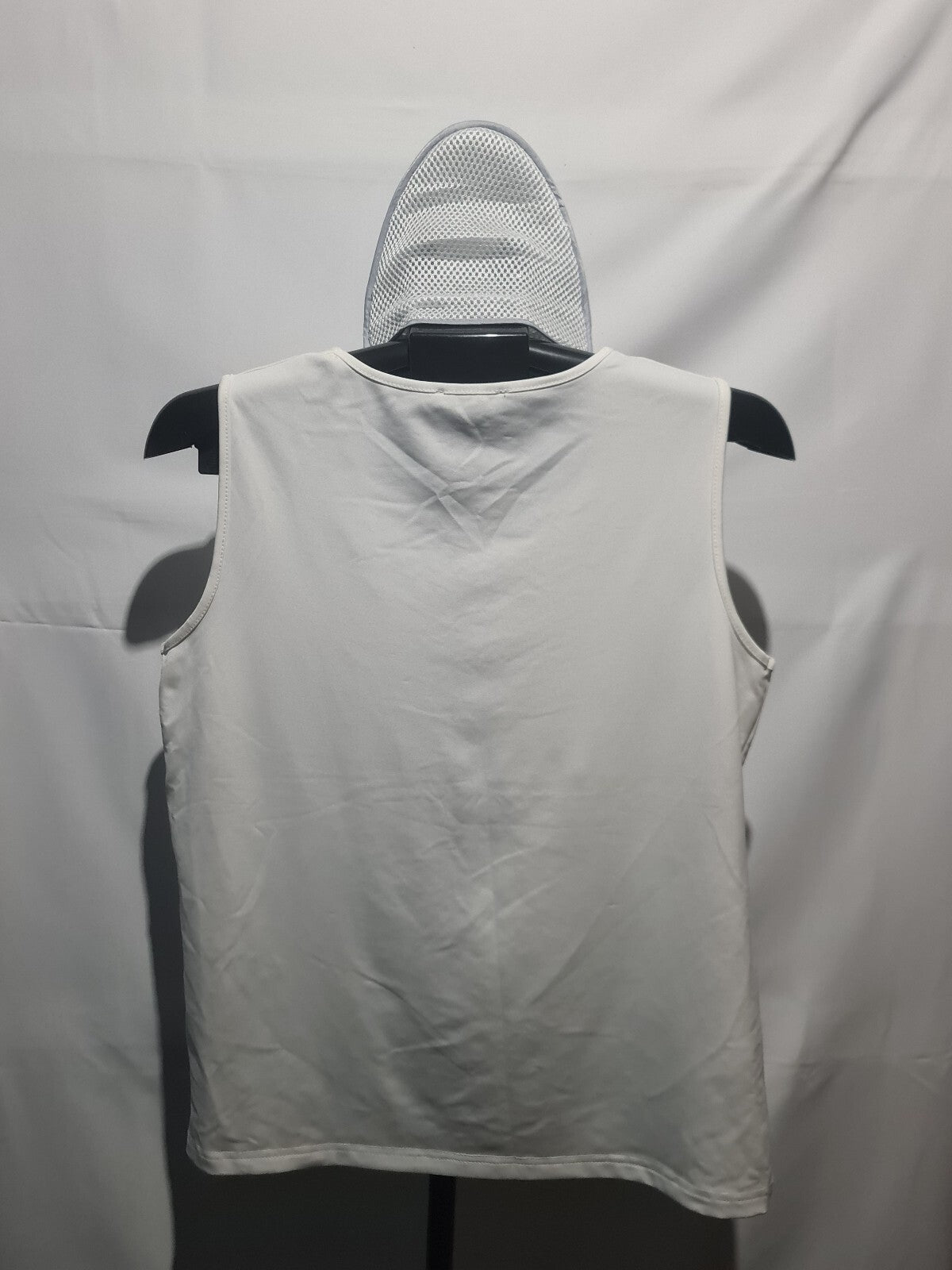 Brunette Collection white sleeveless V-neck top