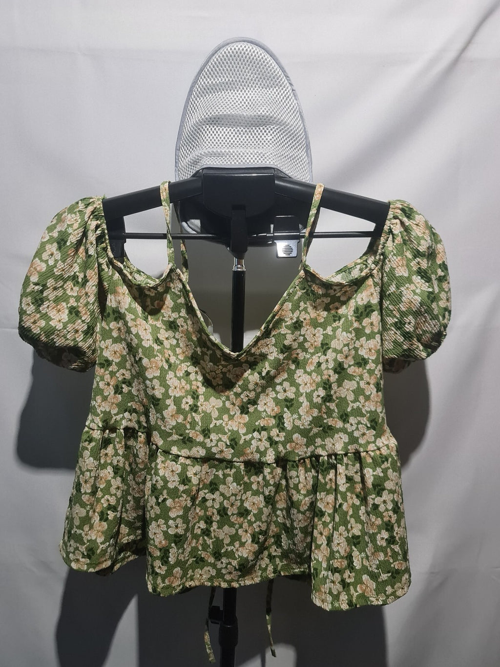 George green floral puff sleeve peplum top