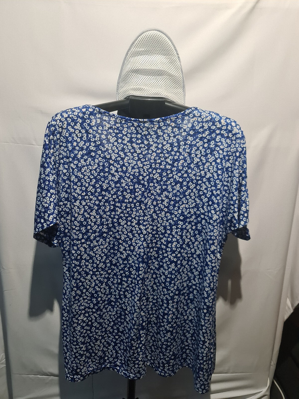 D&M blue floral short sleeve top