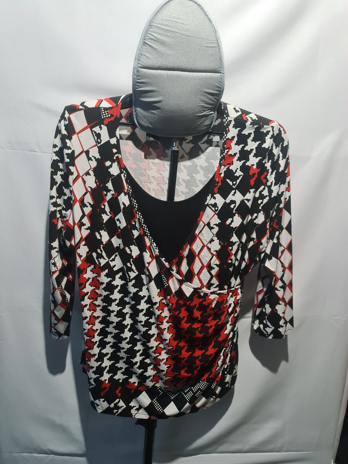 Planet red black and white patterned top