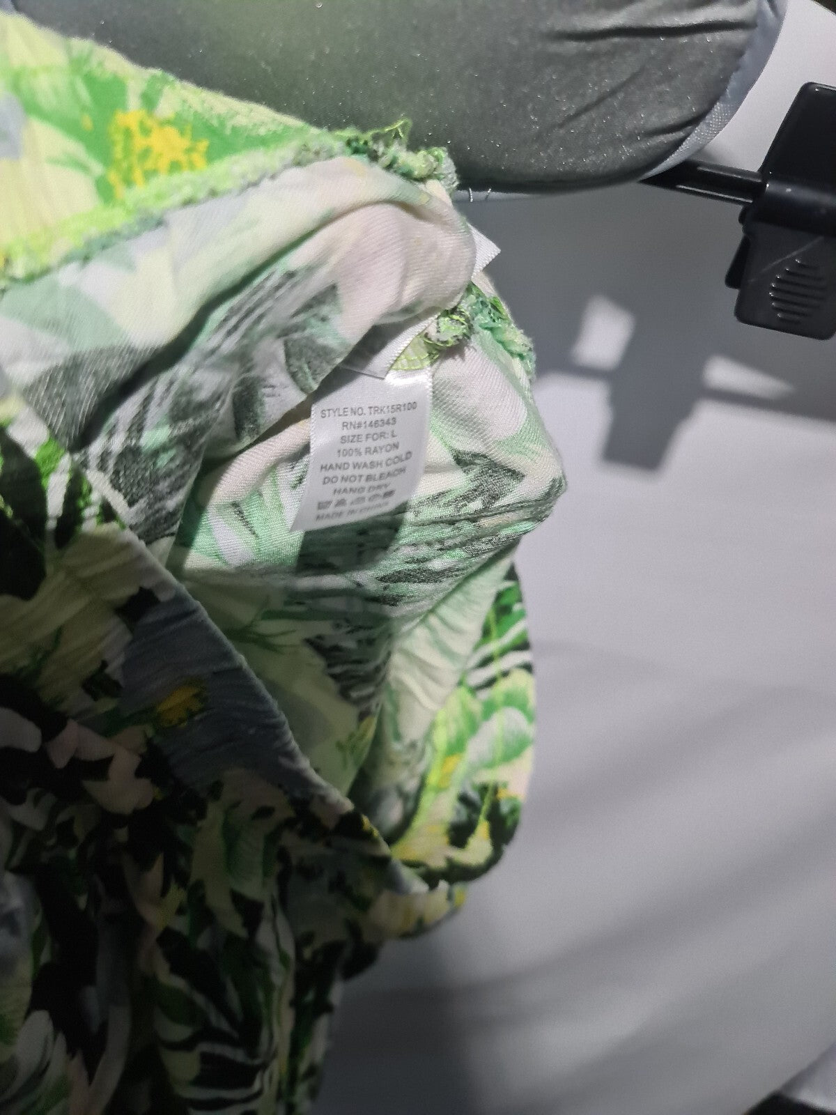 Green tropical print leggings