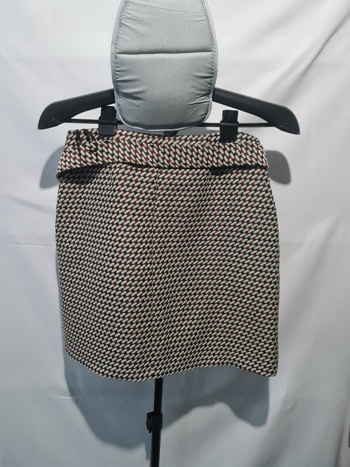 Geometric bow detail mini skirt