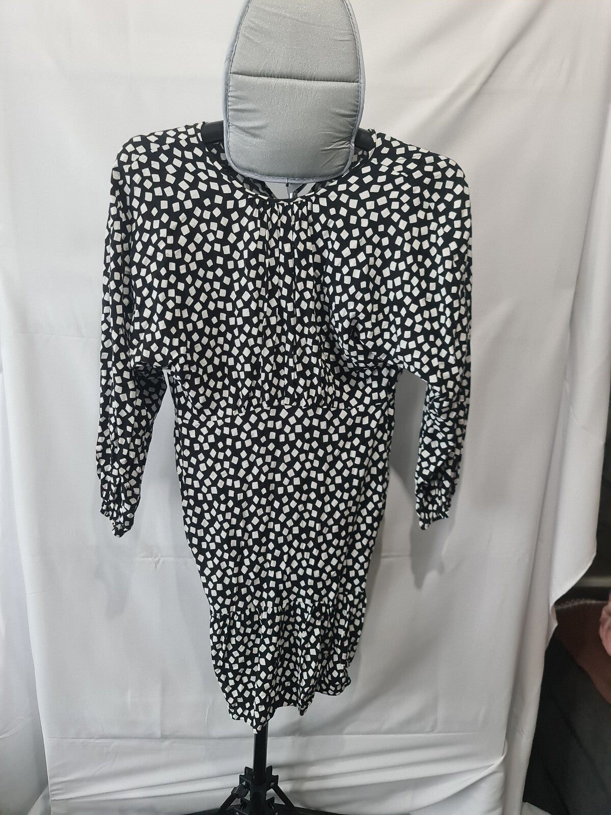 Black and white geometric long sleeve dress