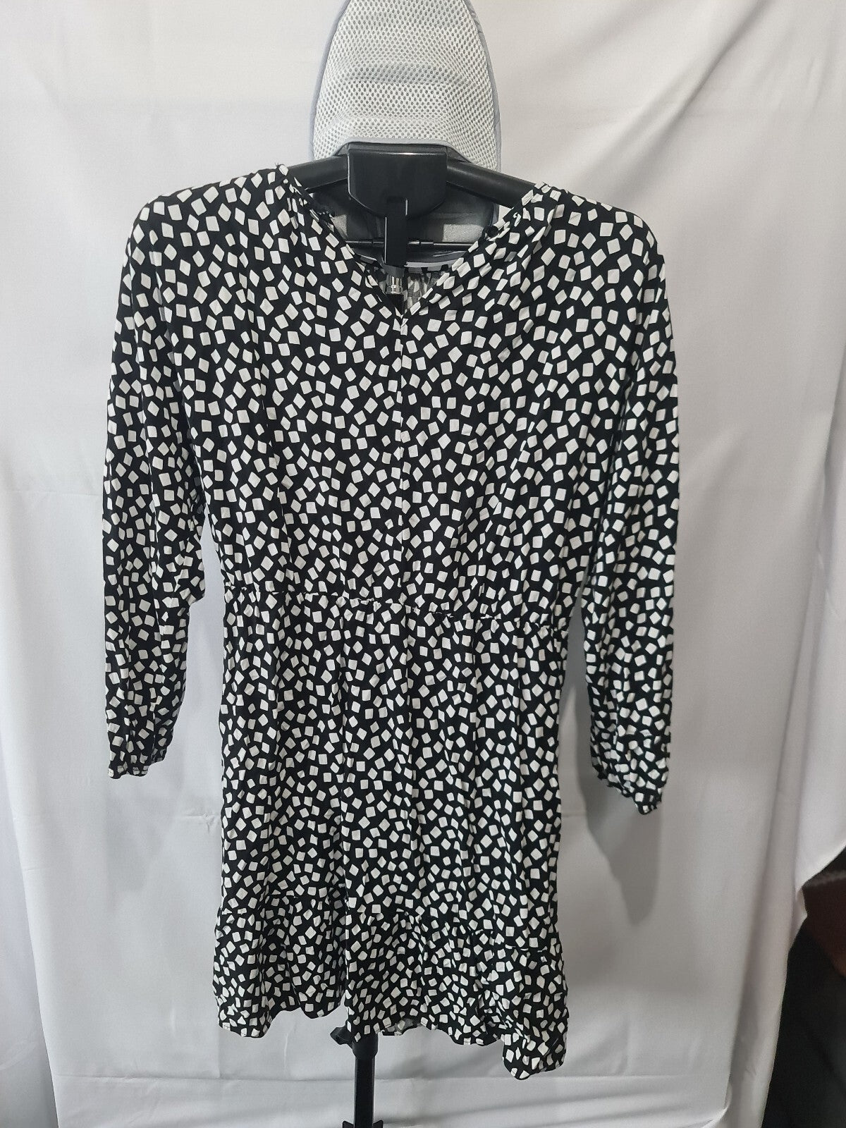 Black and white geometric long sleeve dress
