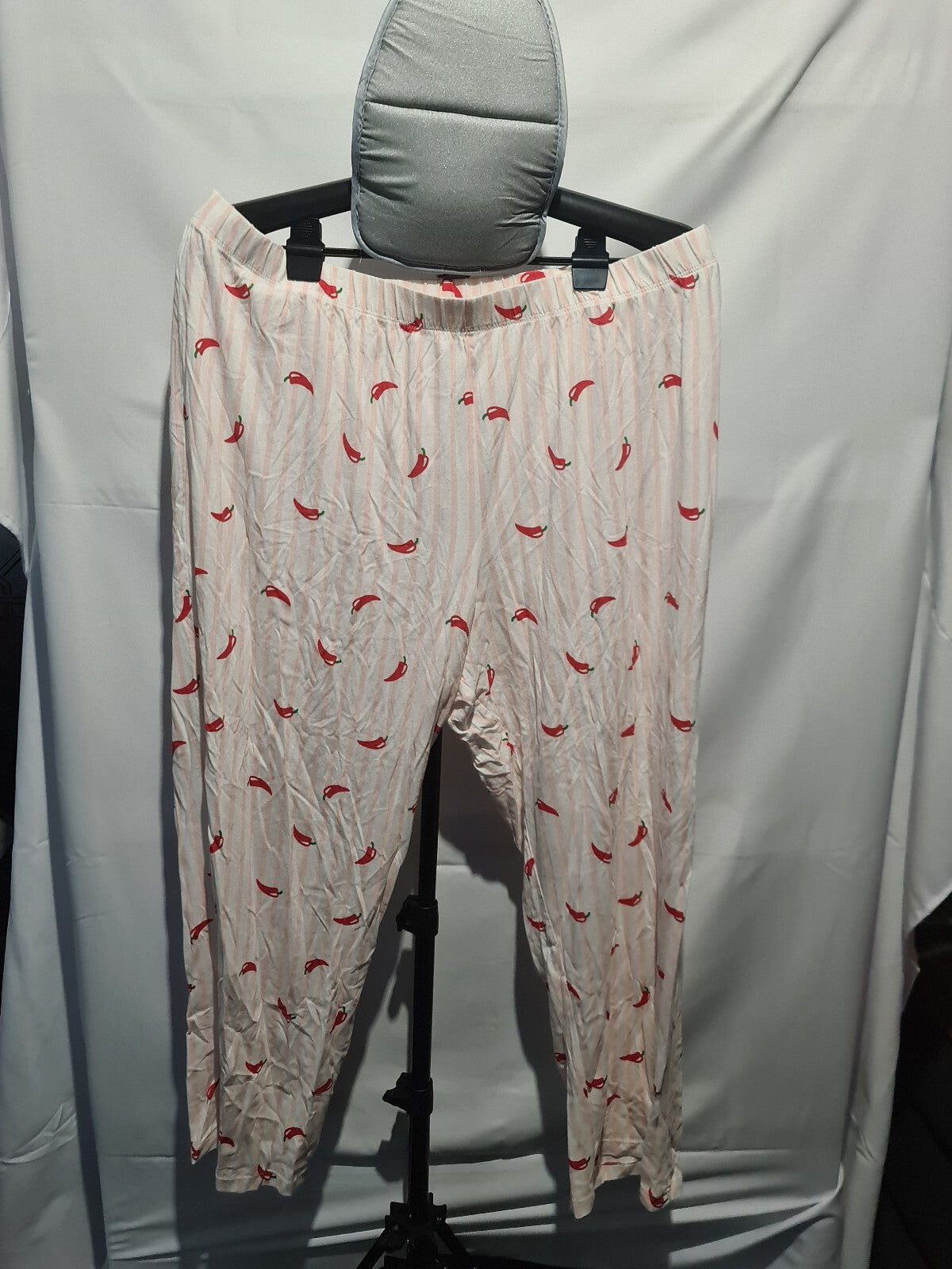 White flamingo print lounge pants