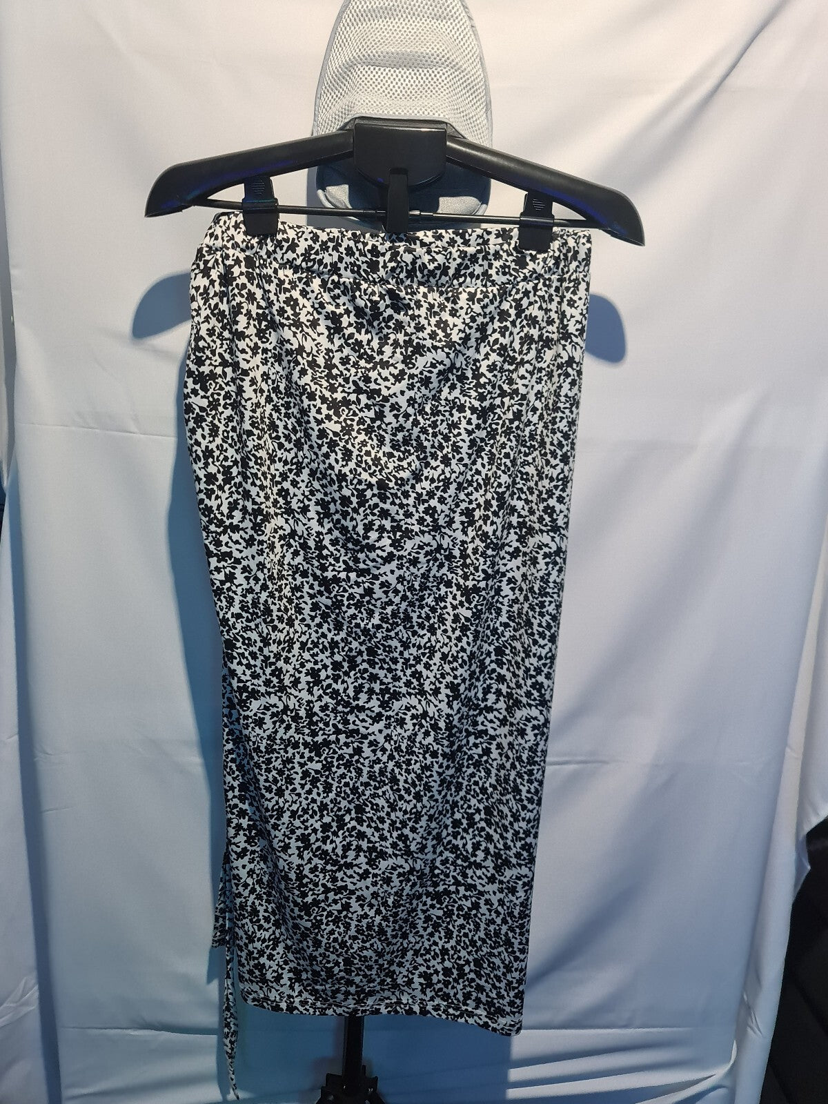 Shein Curve black and white floral midi skirt