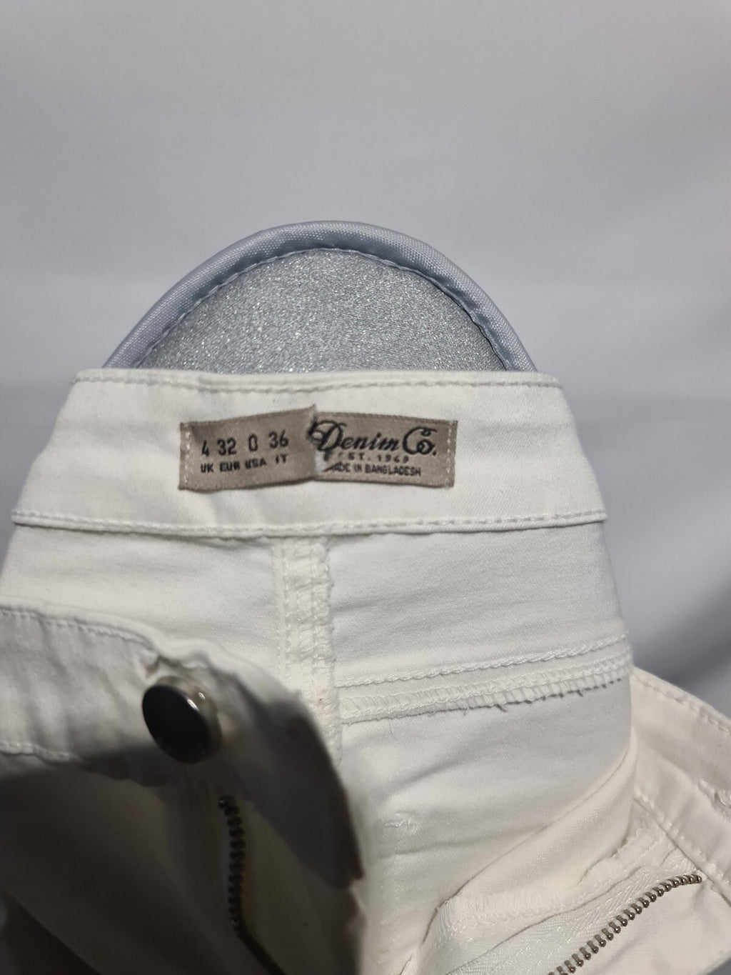 White skinny jeans