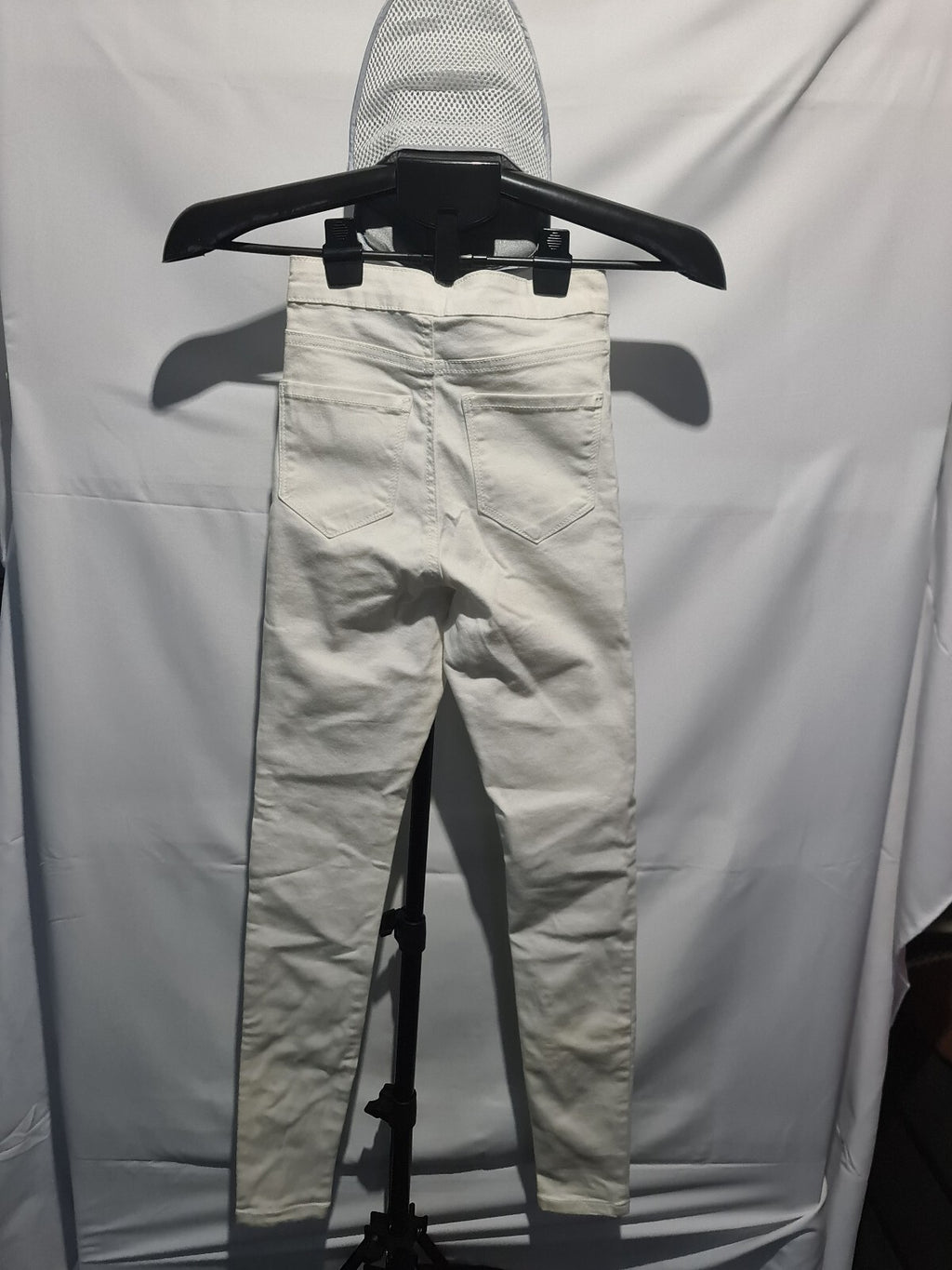 White skinny jeans