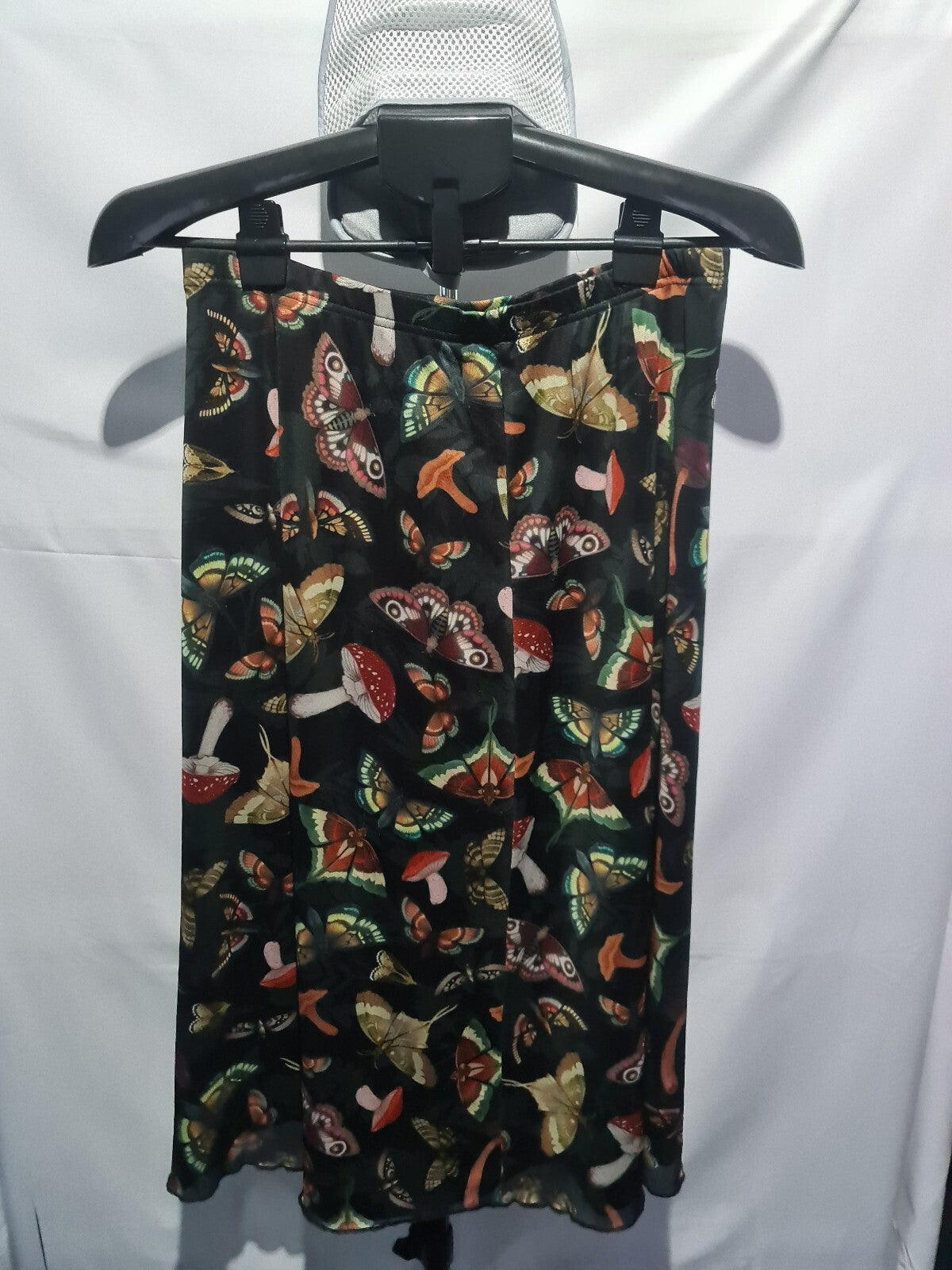 Boohoo black butterfly print skirt